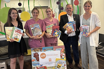 Bücherspende der ÖDP Westeifel an der Kinderklinik Koblenz